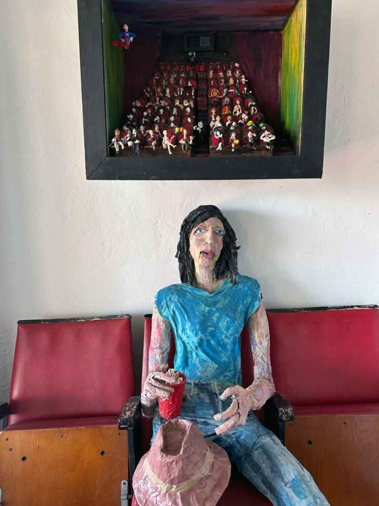 La colección del Museo de los Gurruminos.  Sasla Cine
